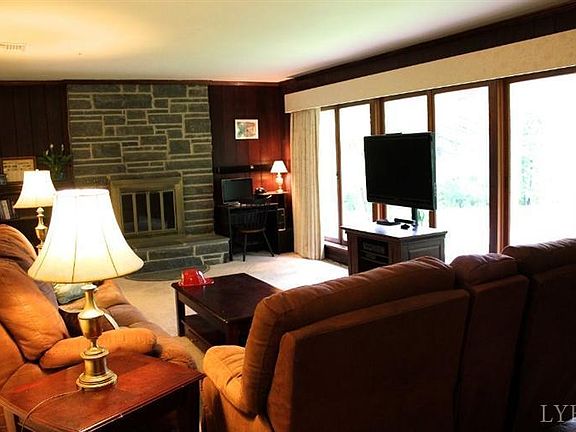 5th image of 2150 Woodcrest Dr