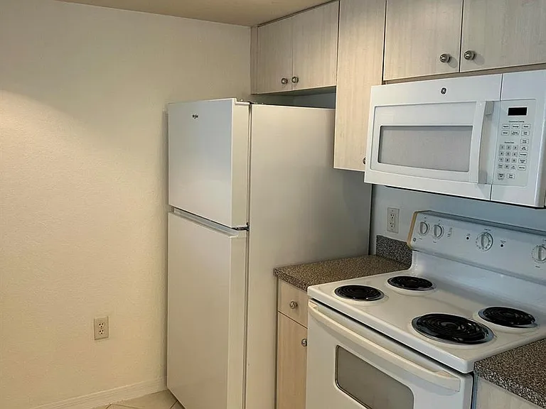 1801 N Flagler Dr #212 — Photo 2
