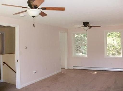 large bedroom w/ walkin closet