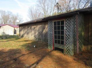 21460 Summer Ln, Mount Carmel, IL 62863