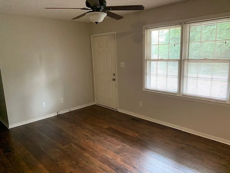 320 S Hawthorne St — Photo 3