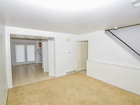 4th image of 2225 Yorktowne Dr