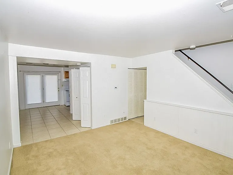 2225 Yorktowne Dr — Photo 4