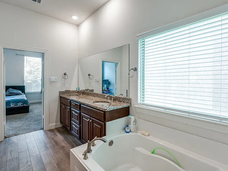 462 Steele St — Photo 15