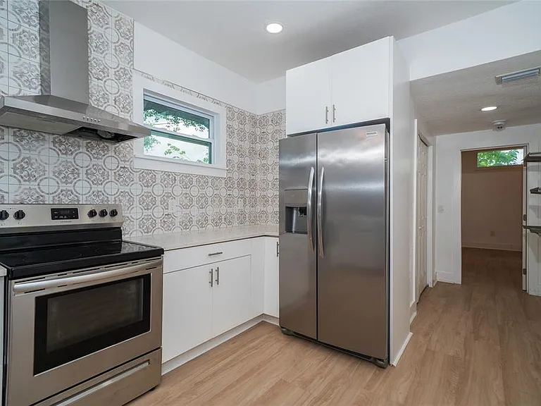 6704 N Taliaferro Ave — Photo 24