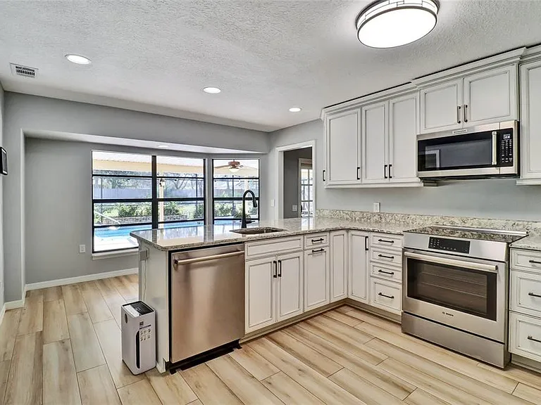 4318 Woodtree Ln — Photo 10