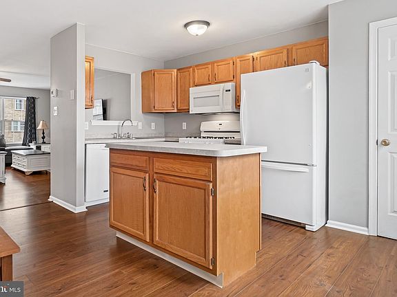 2nd image of 21 Boggs Ln