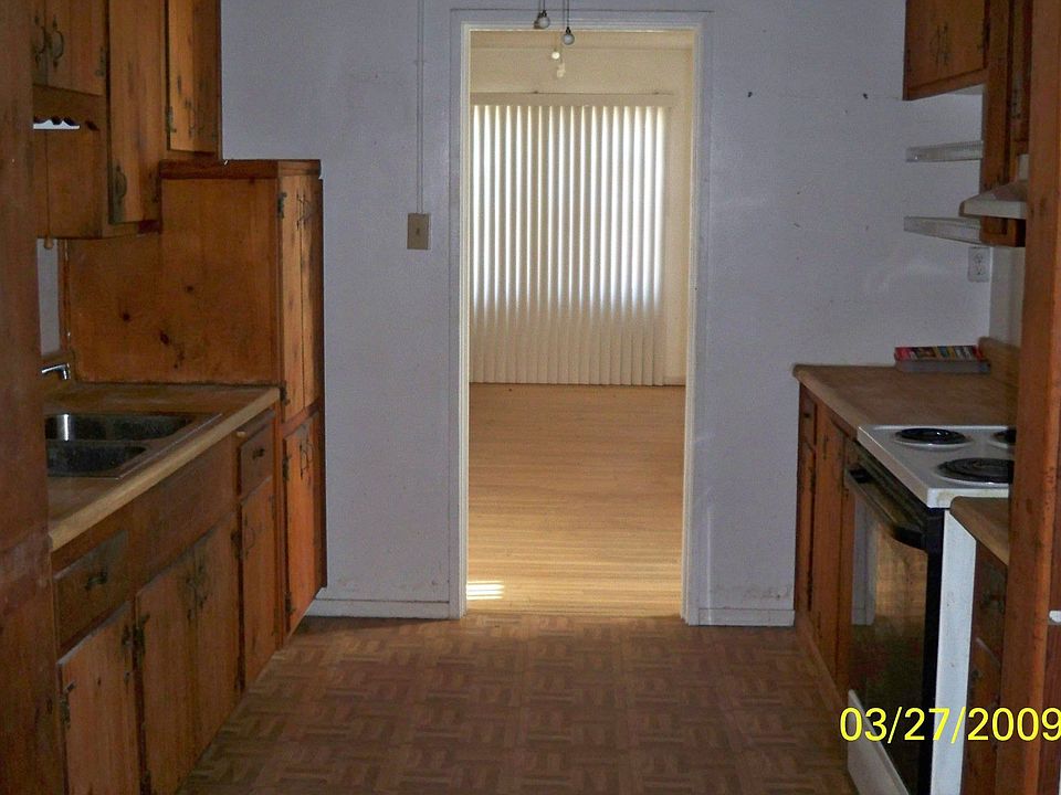 2nd image of 152 E La Cienega Ave