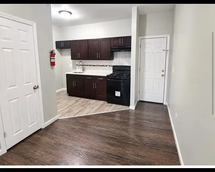 812 Clinton Ave #4L — Photo 4