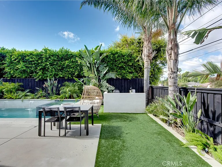 7330 De Soto Ave — Photo 32