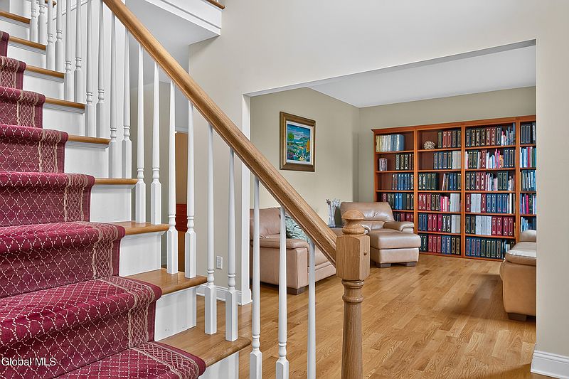 3rd image of 48 Victoria Court