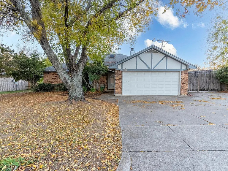 6825 Longleaf Ln — Photo 1
