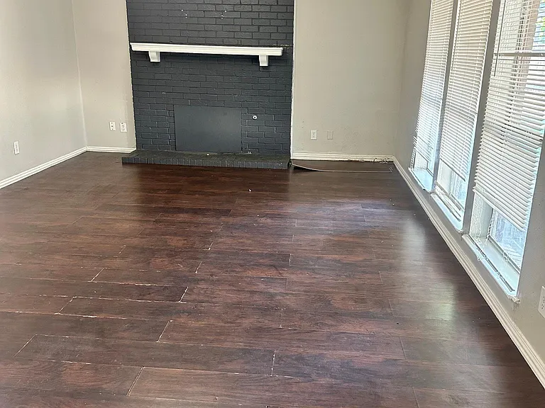 718 Pyramid Dr — Photo 2