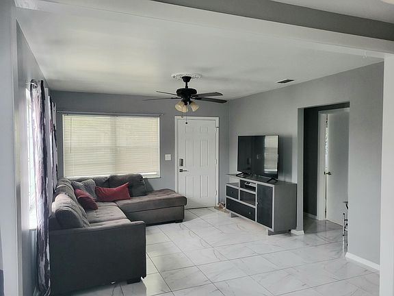 5th image of 1410 E Lake Ave