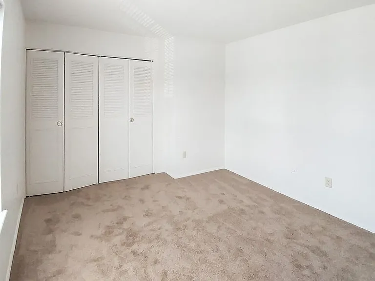 Windsor Gardens Apartments — Photo 119