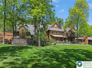 310 Hunters Farm Rd, Henryville, PA 18332