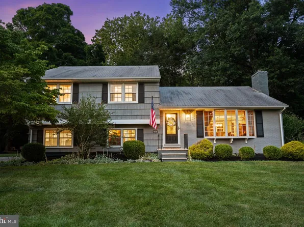 10 Boxwood Ct, Ewing, NJ 08628