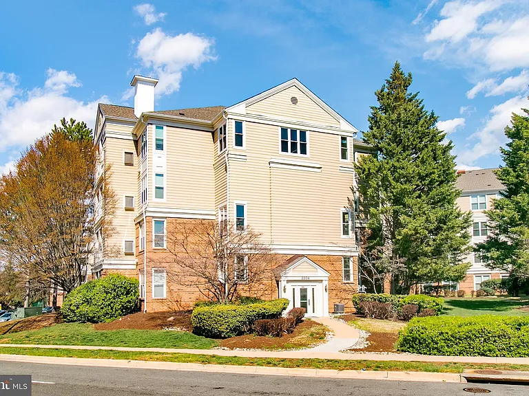 2204 Westcourt Ln #306 — Photo 2
