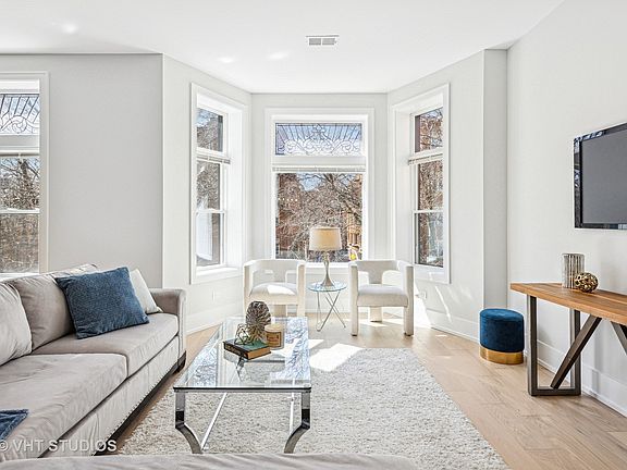 3rd image of 5333 N Kenmore Ave #2N