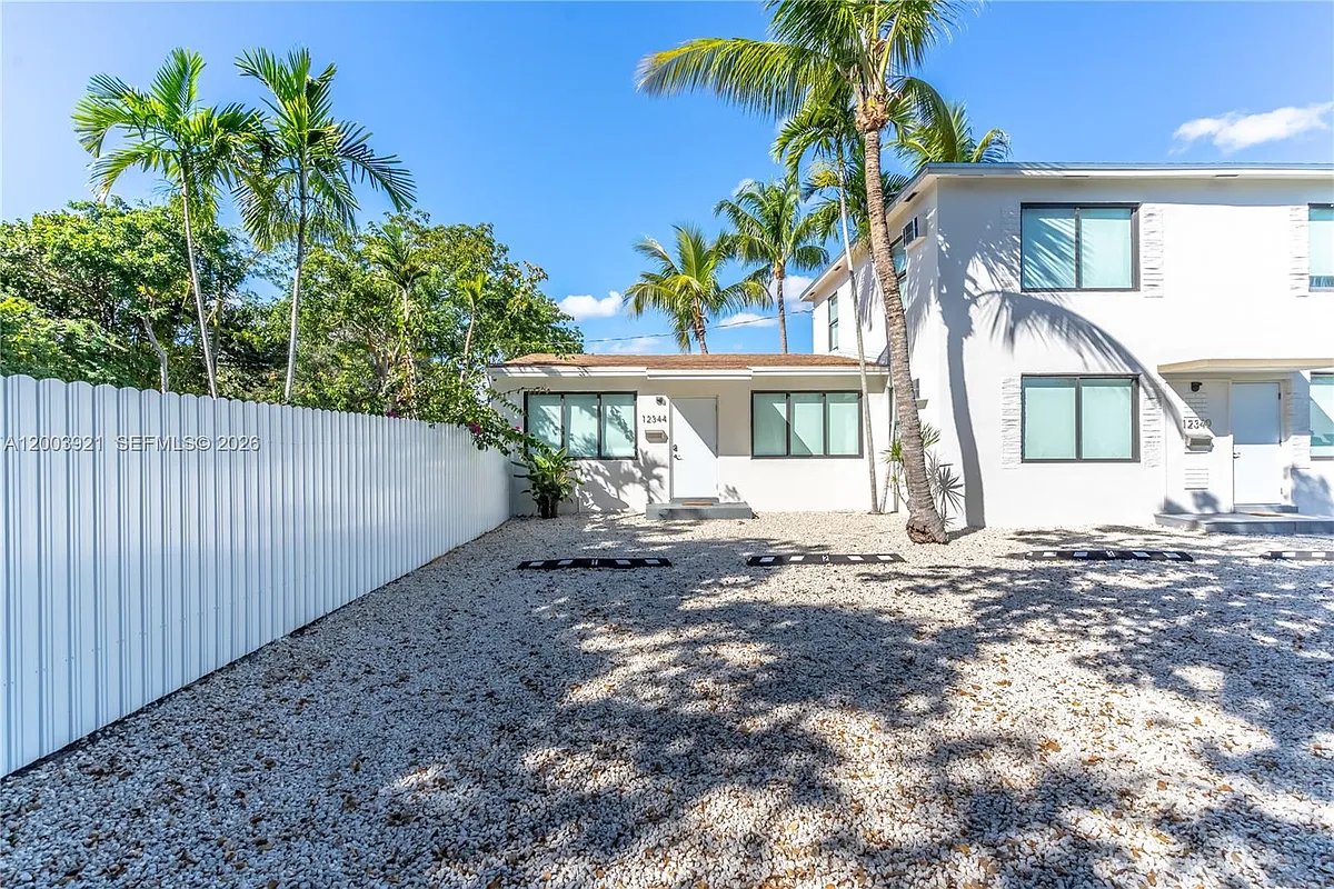 Building Photo - 12344 NE 9th Ave #12344