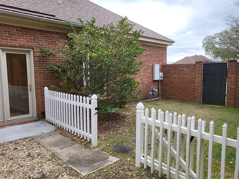 1516 Charleton Dr — Photo 26