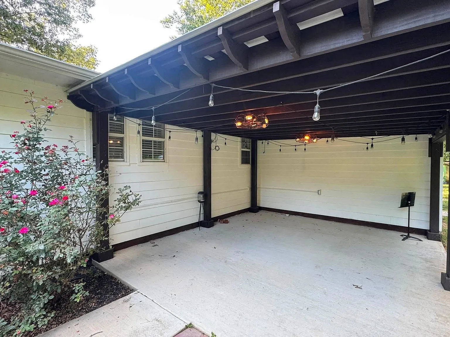 3 bed, 2.0 bath, 1210 sqft, $1,900 — Photo 4