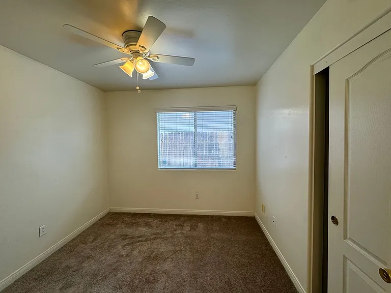 9109 Chattaroy St — Photo 6