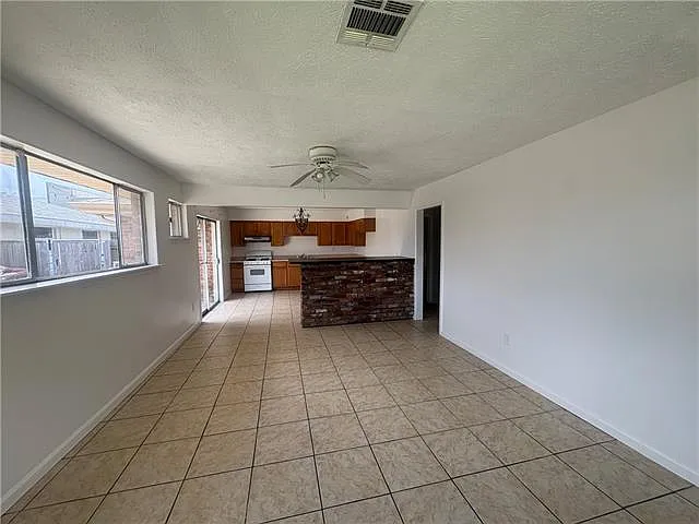 2404 Athania Pkwy — Photo 4