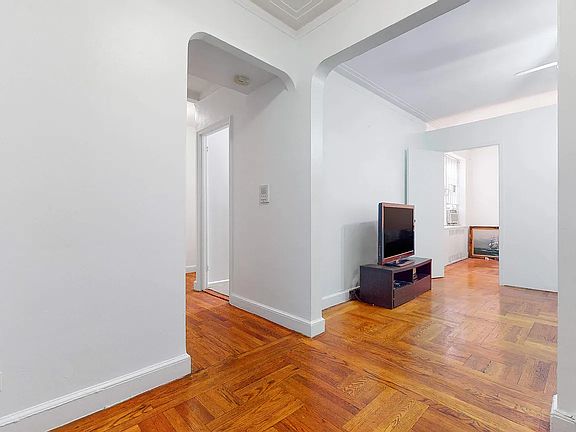 5th image of 2191 Bolton St APT 5E