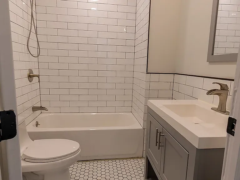 293 Montgomery St #1 — Photo 18