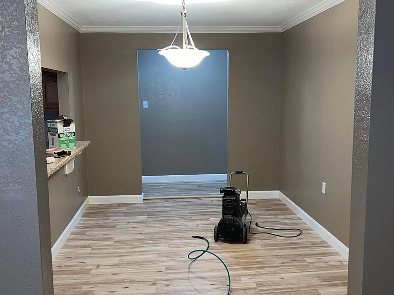 400 Meadow Dr — Photo 2
