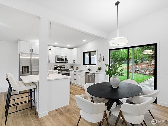 5th image of 11255 Roseberg Avenue S