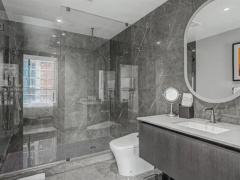 20 NE 11th St #3808 — Photo 8