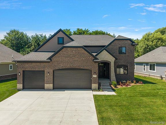 2nd image of 49241 London Bridge Dr