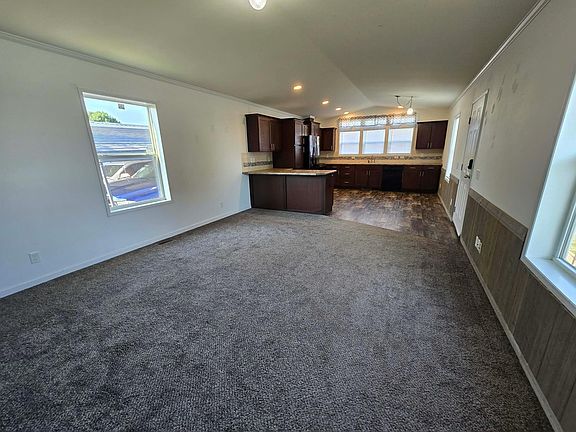 4th image of 105 Sid St