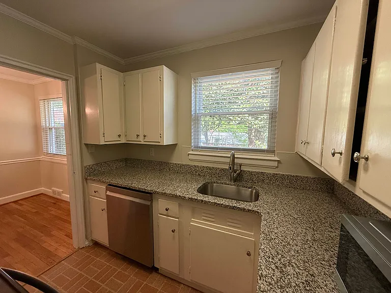 2625 B Greenbrier Rd — Photo 8