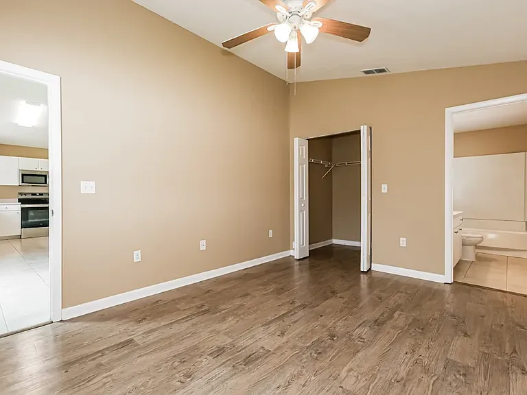 1110 W Knollwood St — Photo 3