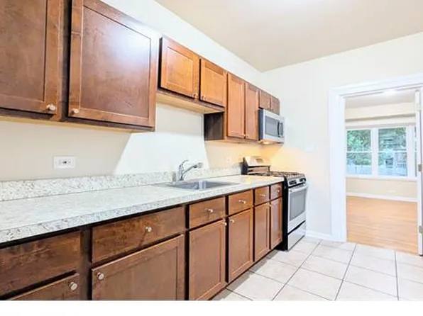 2804 E 81st St #1, Chicago, IL 60617