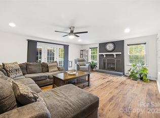 850 Burnley Rd, Charlotte, NC 28210