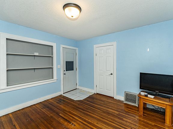 3rd image of 1248 7th Ave SE