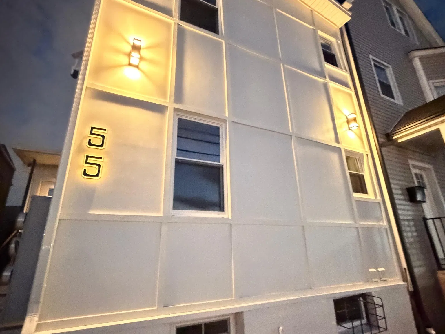 2 Bedroom with Master en-suite, 1 Office, 2 Bathroom - Modern Luxury Renovated Apt — Photo 1