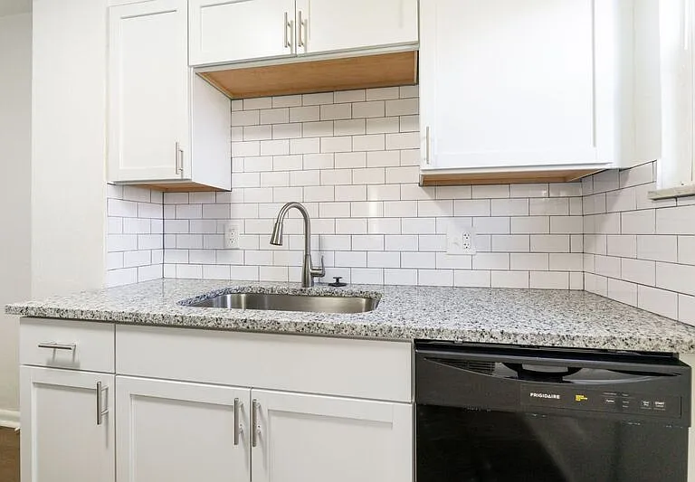 4040 Halsey Pl — Photo 2