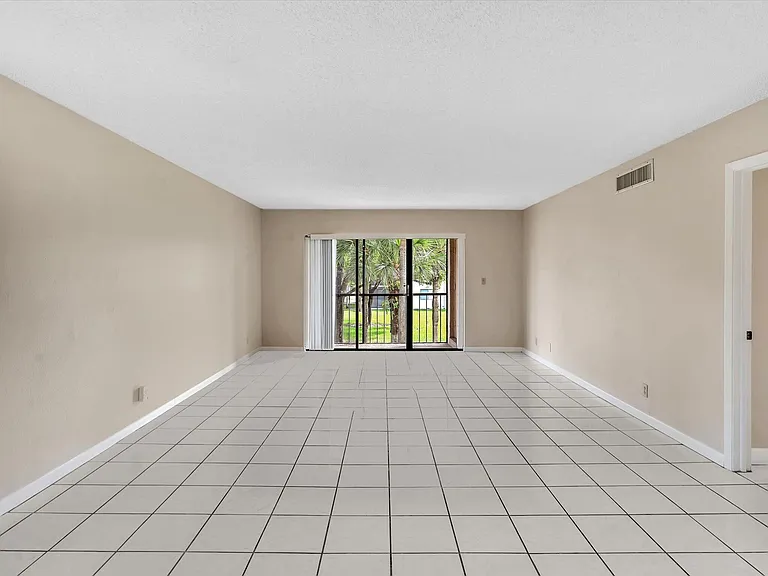 16252 Laurel Dr #201 — Photo 12