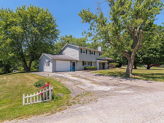 3rd image of 3731 N Willowbrook Dr