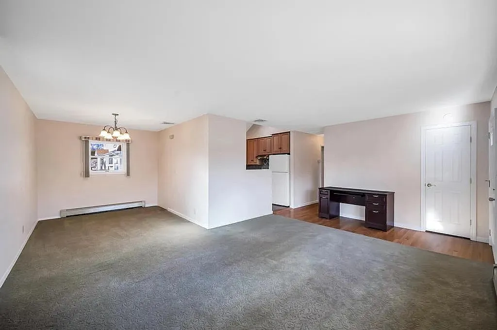 Sycamore Ave, Bethpage — Photo 3