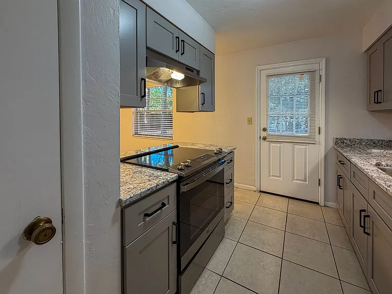 3146 NW 46th Ave — Photo 8
