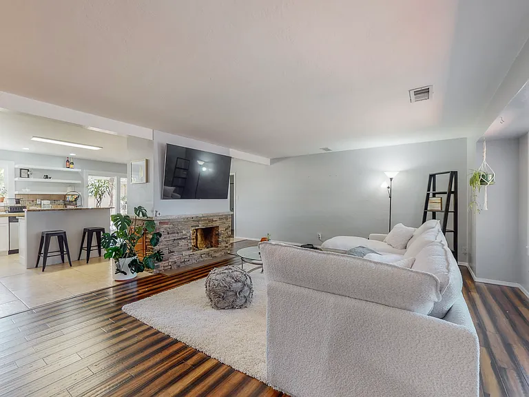 2810 Carolina St NE — Photo 7