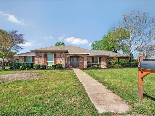 102 Royal Oaks Dr, Greenville, TX 75402