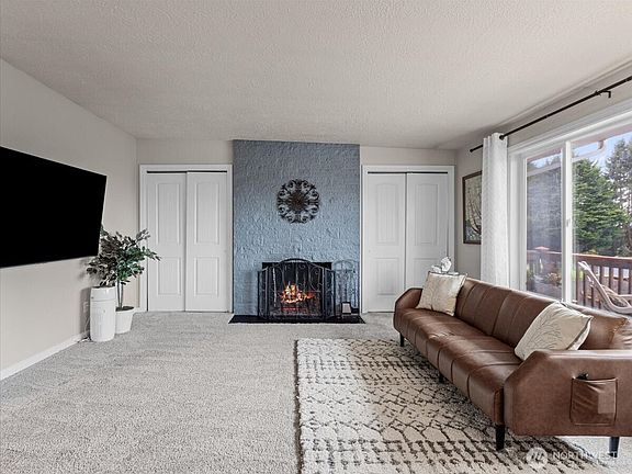 5th image of 2102 NW Kelly Drive #3