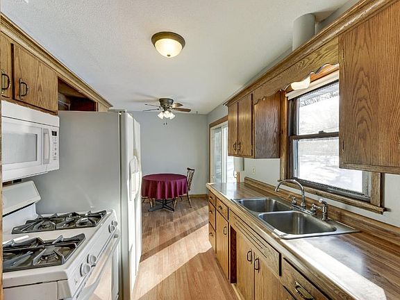 5th image of 828 38th Ln
